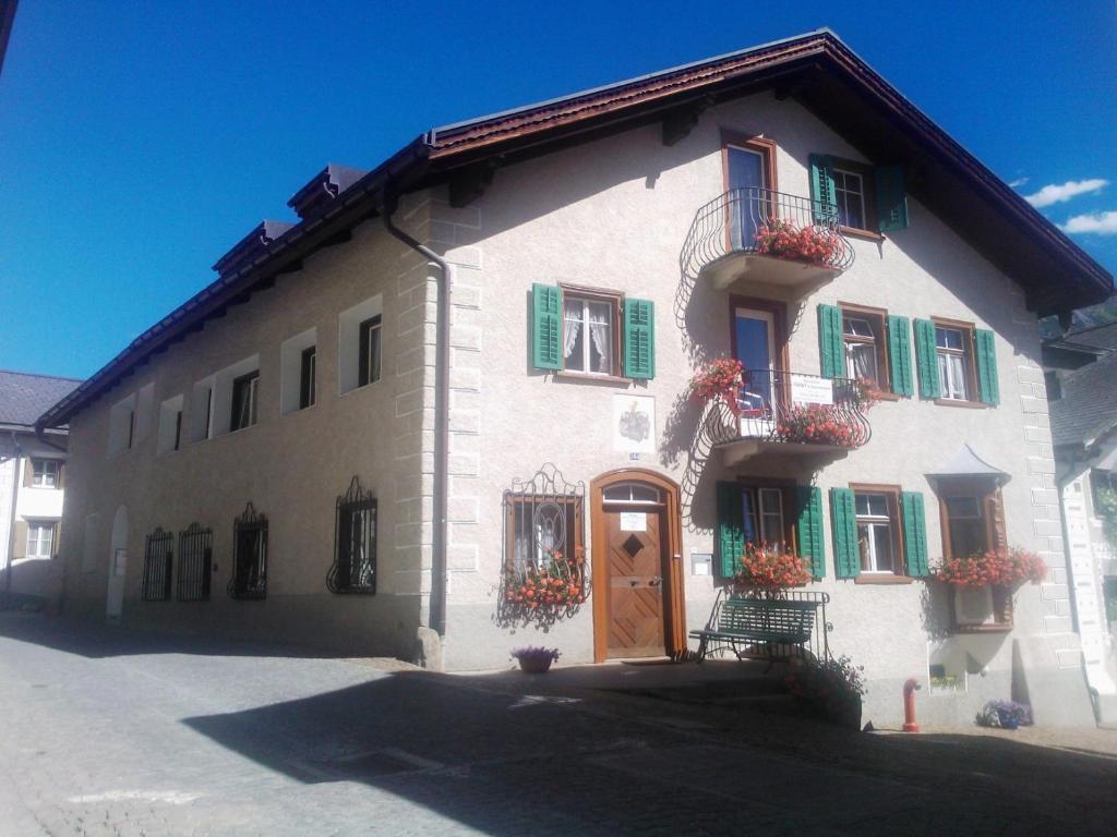 B&B Hotel & Appartements Chasa Valar Scuol Exterior photo