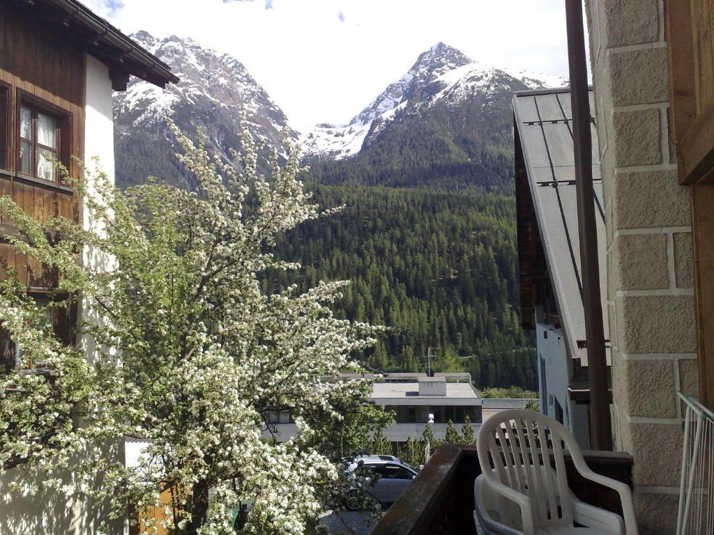 B&B Hotel & Appartements Chasa Valar Scuol Exterior photo